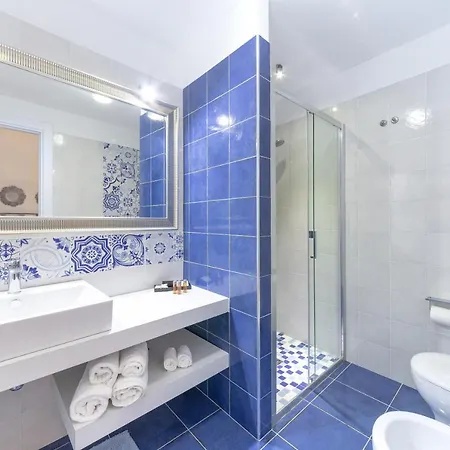 Otel Quattrocuori Boutique & 4*